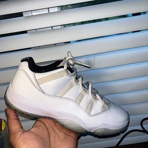 Jordan 11 low legend blue
